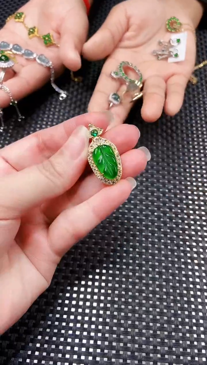 【闪购商品】翡翠吊坠(不含链)未镶嵌111111111