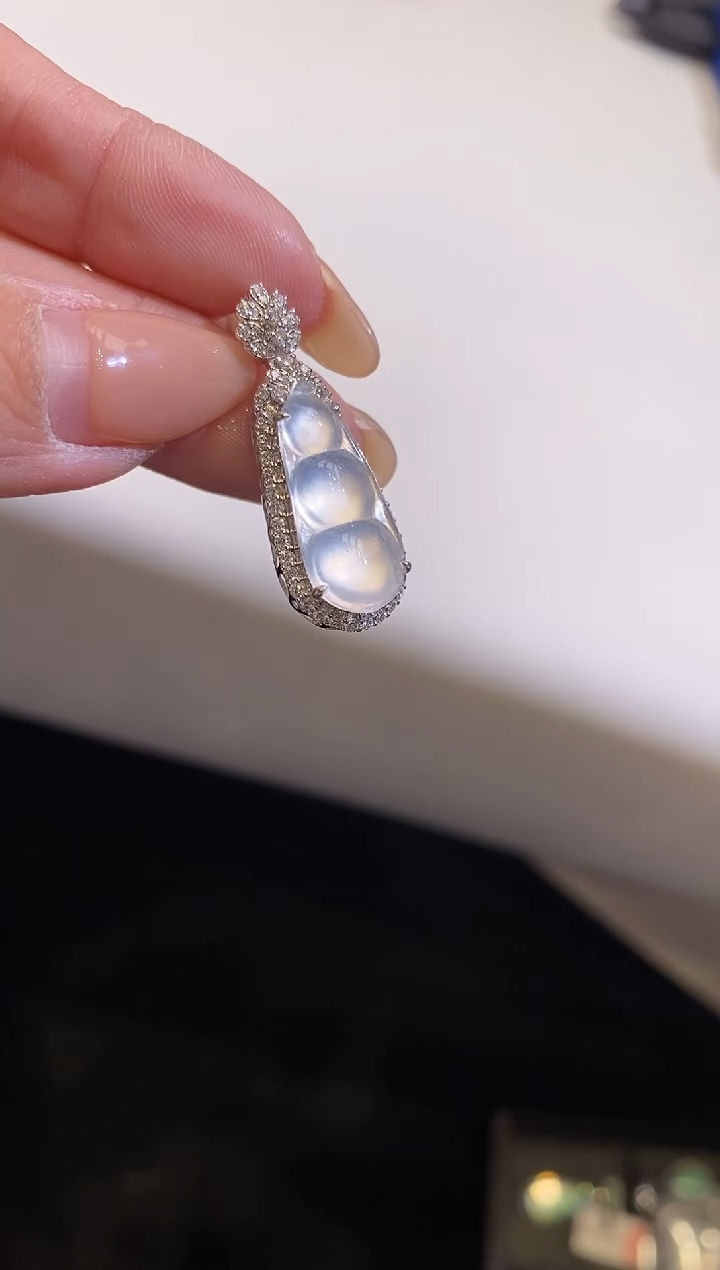 吊坠(不含链)18K金镶嵌翡翠福豆