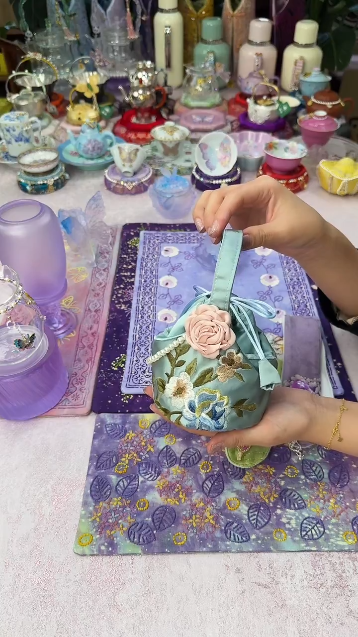 3蓝色花朵刺绣包包