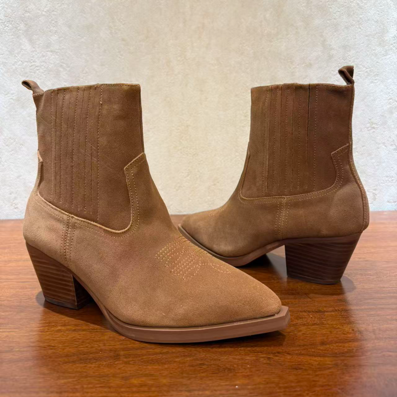 刺绣复古港风粗跟短靴棕色小裸靴复古中跟女靴方头