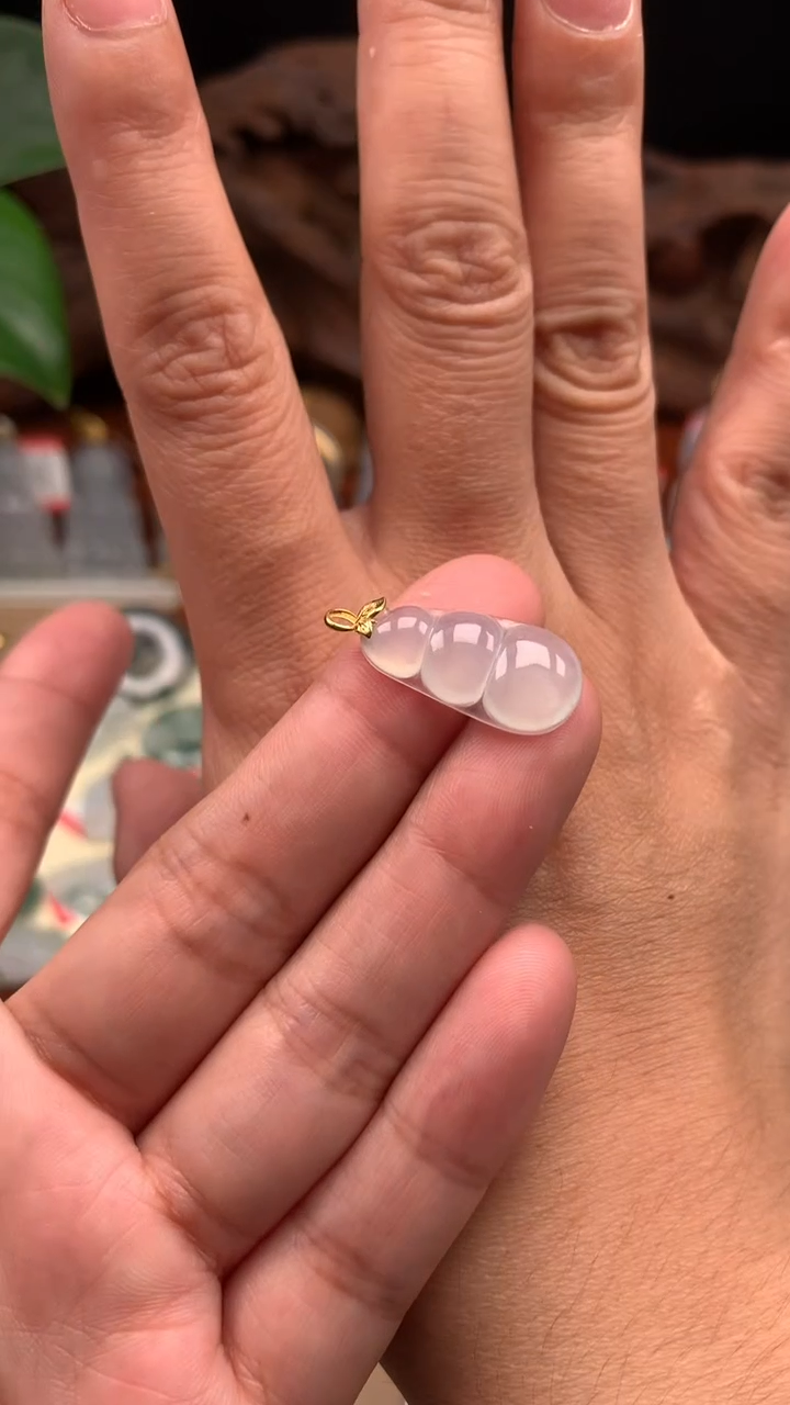 【闪购商品】翡翠吊坠(不含链)18K金镶嵌豆子