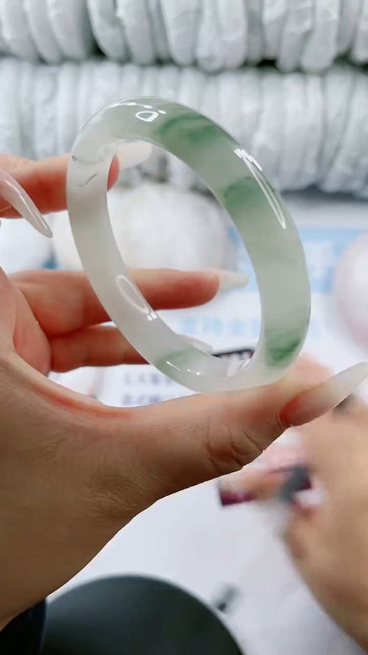 【闪购商品】石英质玉手镯未镶嵌多样性发货L389