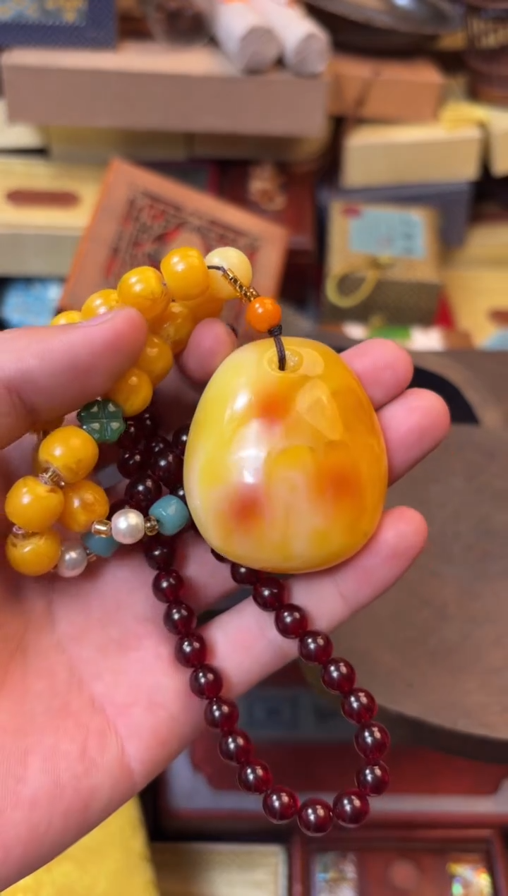 未镶嵌蜜蜡裸石——————————————1大扣带红