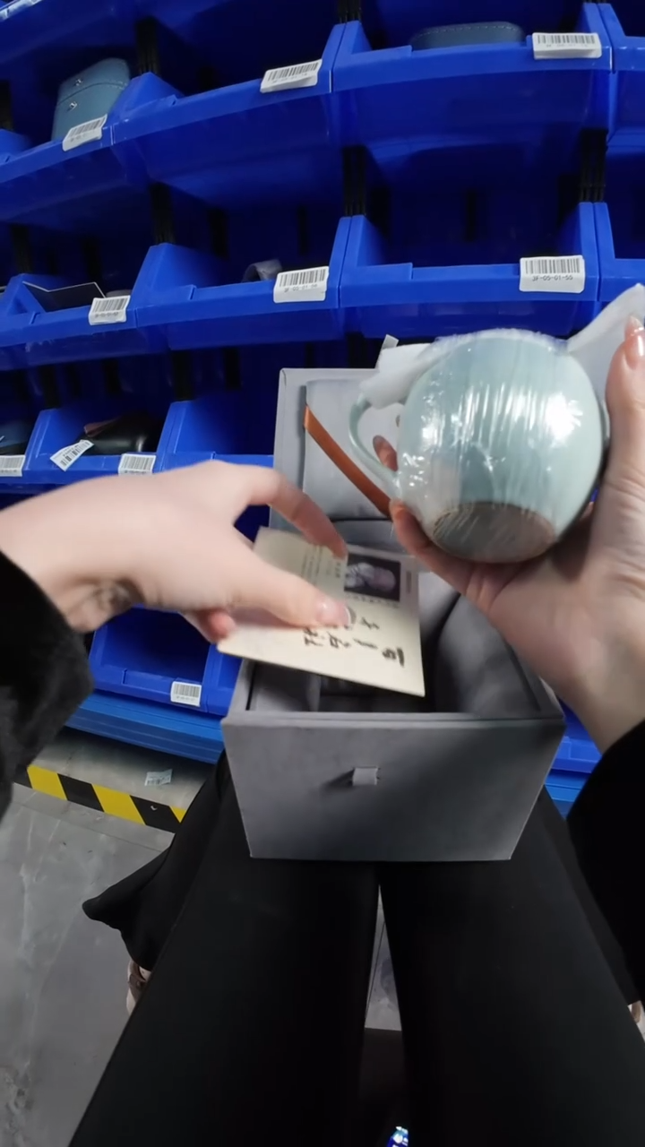 西泠礼盒】【天青】【汝窑美人肩壶】【13西泠礼盒】