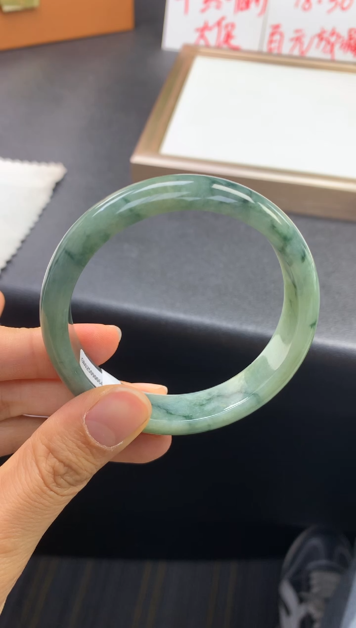 未镶嵌手镯翡翠退货需手镯吊牌标签完好