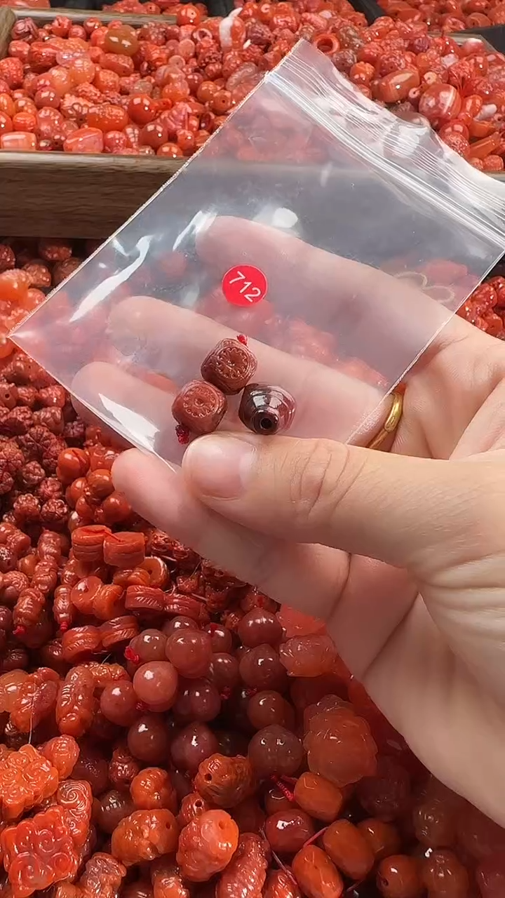 颈饰未镶嵌南红玛瑙1