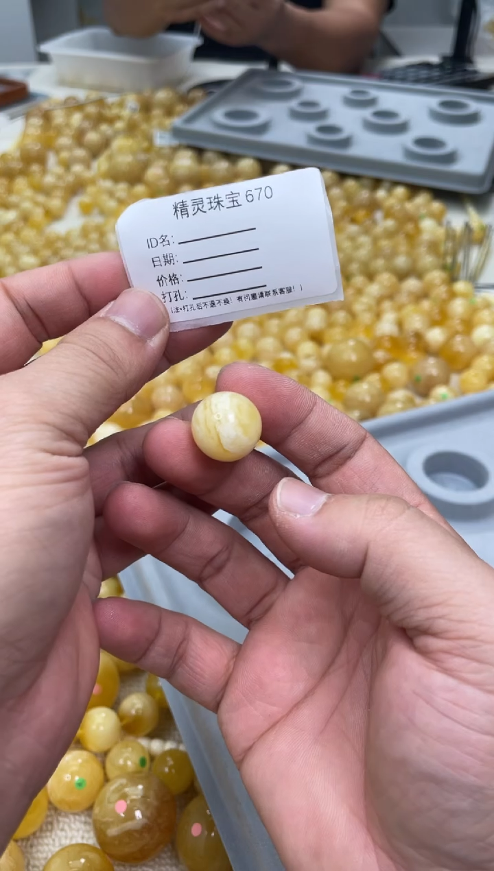 【闪购商品】琥珀颈饰未镶嵌原矿俄料蜜蜡圆珠