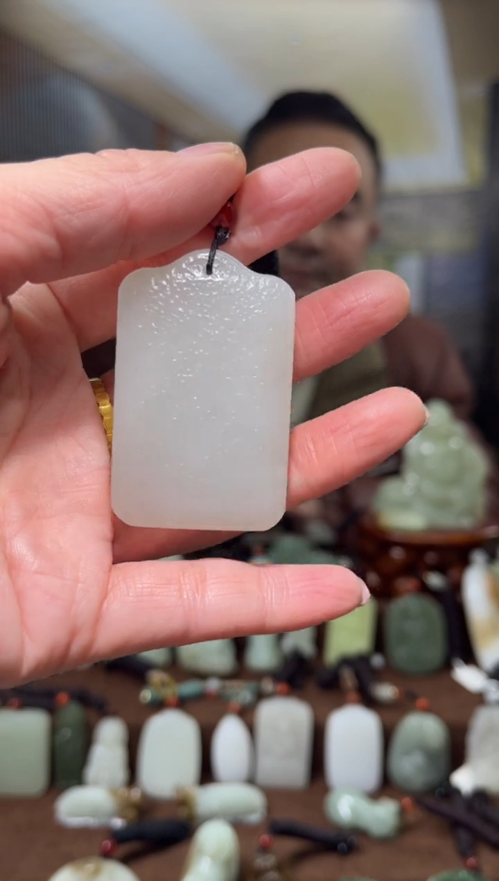 颈饰未镶嵌和田玉·