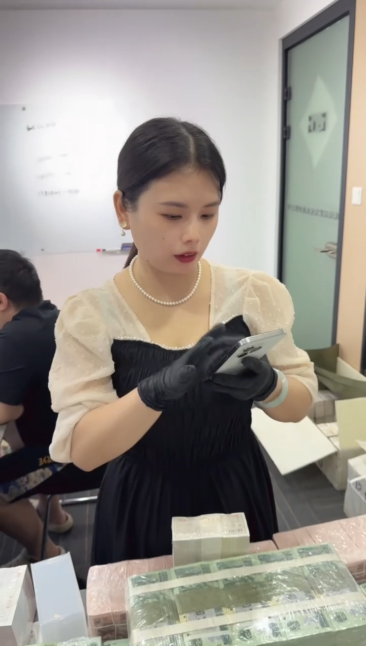 福利整刀百张连号 银行保真 不挑号 01