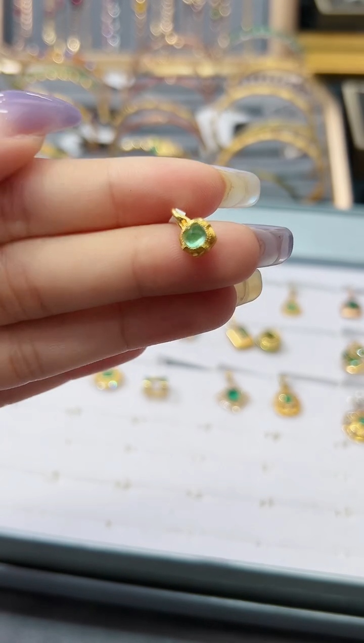 吊坠18K金镶嵌祖母绿·