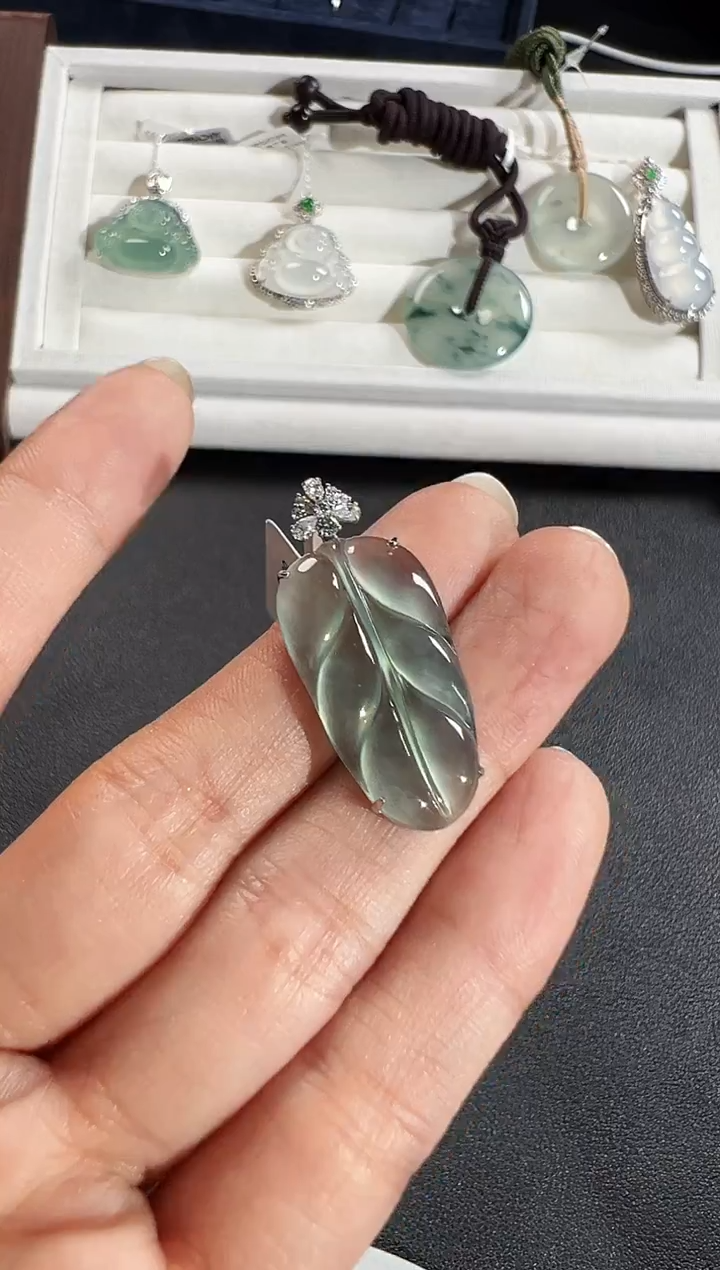 颈饰18K金镶嵌翡翠KJX1230-032