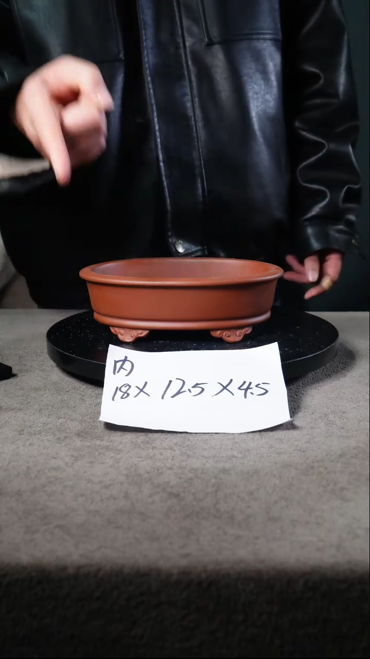 A宜兴紫砂小花盆