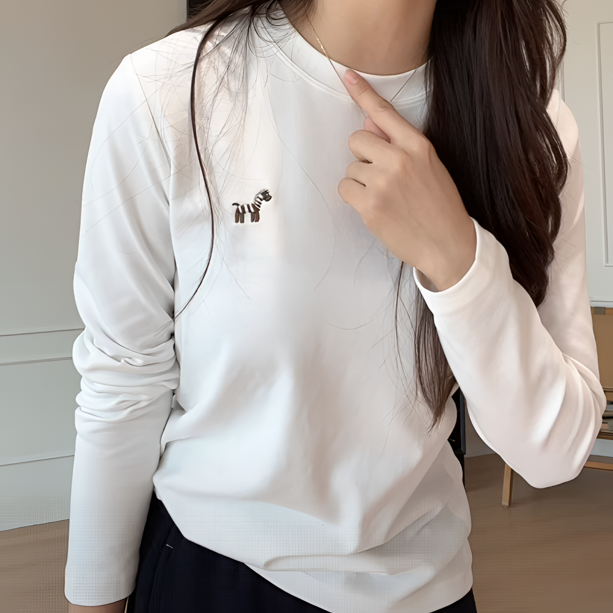  【余欢欢】秋季百搭休闲简约小马刺绣长袖T恤-YHW50821