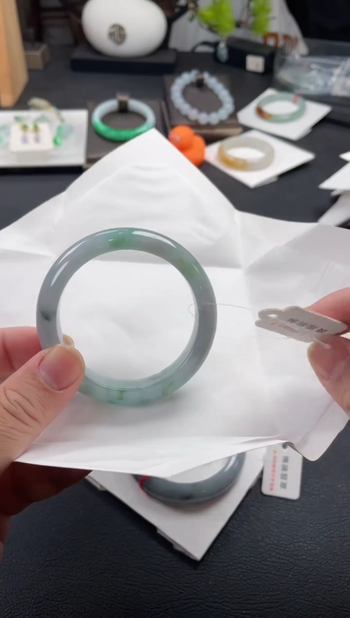 【闪购商品】翡翠手镯未镶嵌55.6正圈 有纹