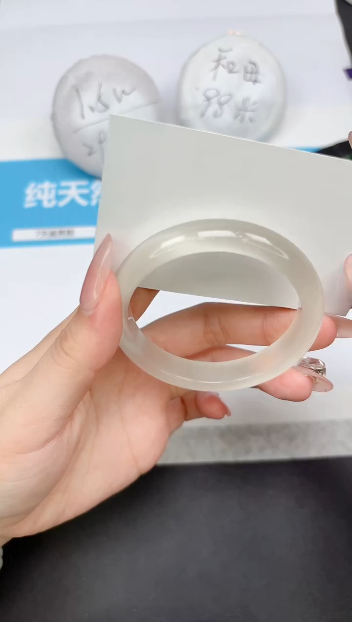 【闪购商品】石英质玉手镯未镶嵌77-55.6