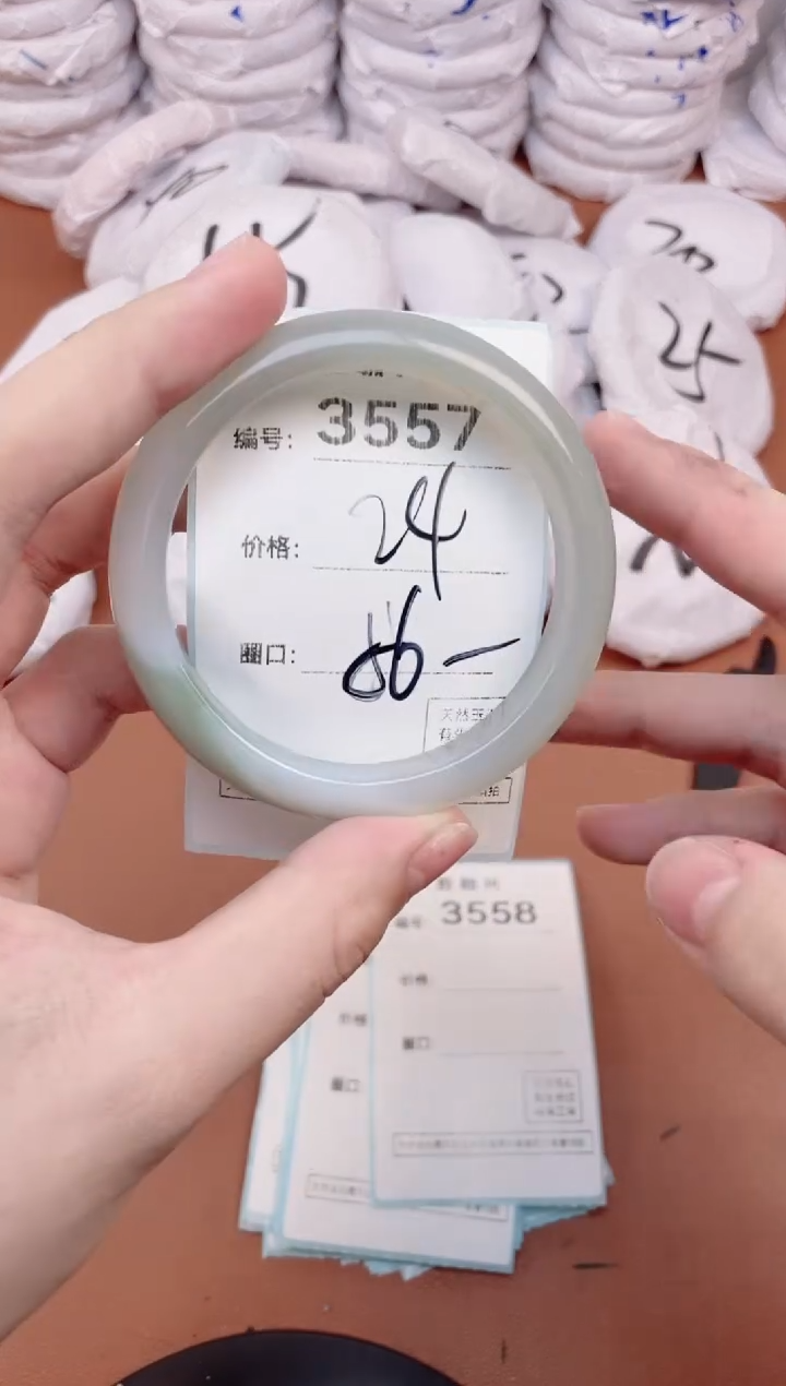 【闪购商品】玛瑙/玉髓手镯合金3557