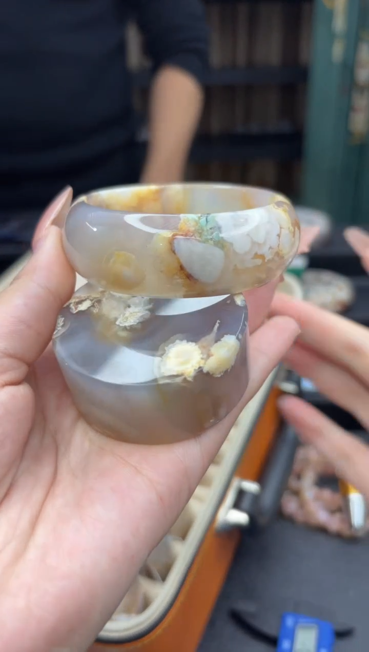 【闪购商品】石英质玉手镯未镶嵌695（55圈赠送镯心）