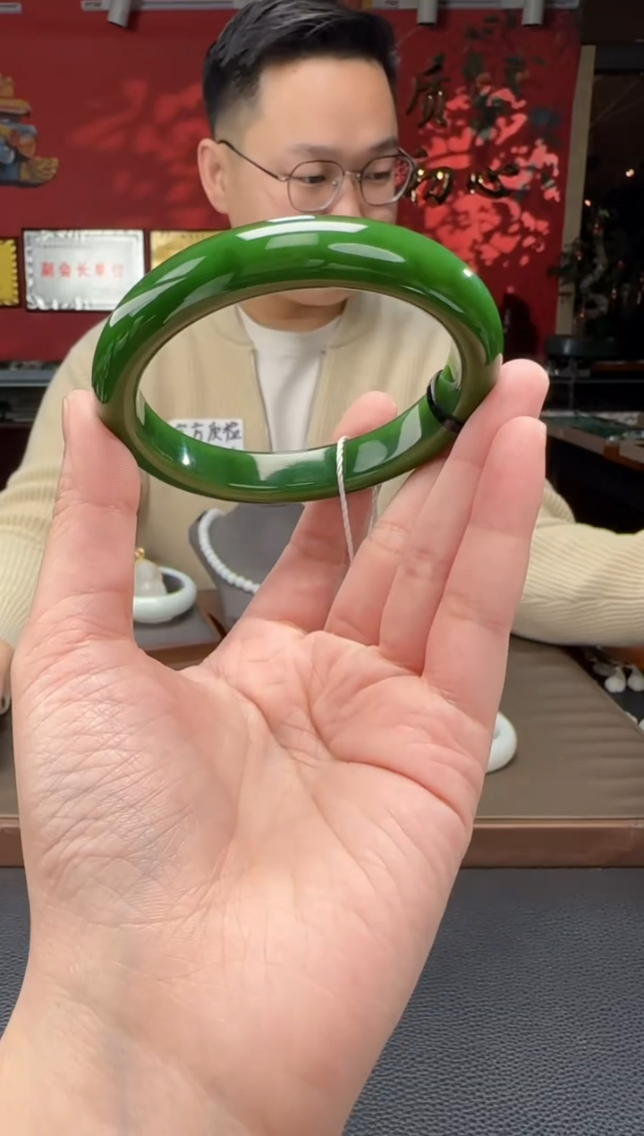 【闪购商品】和田玉手串未镶嵌碧玉正装镯60+