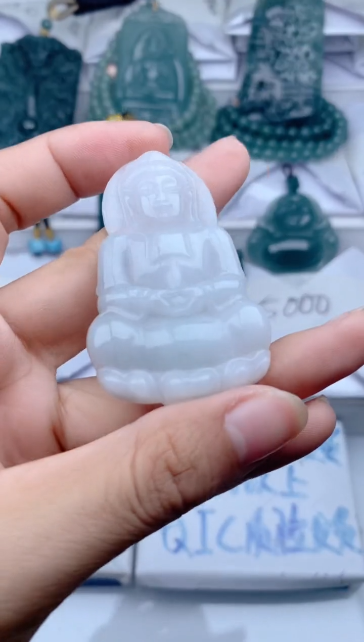 颈饰未镶嵌翡翠 