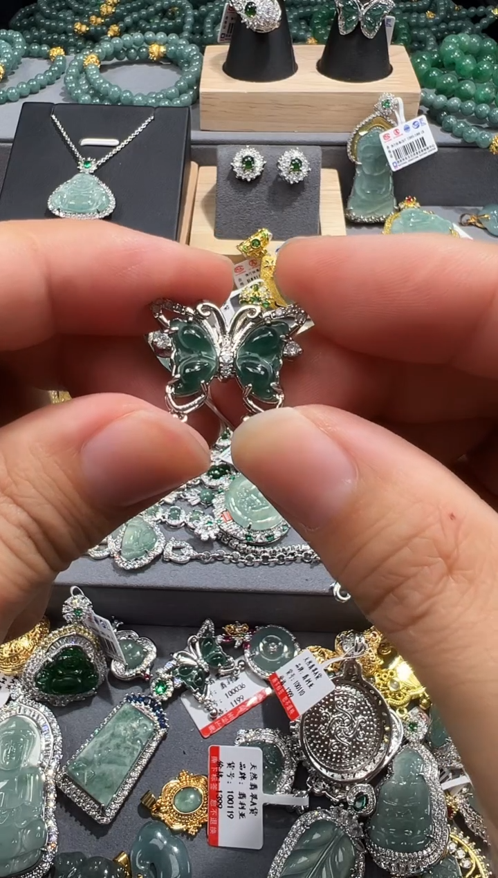 【闪购商品】翡翠吊坠(赠链)未镶嵌翡翠A货源头工厂带证书发