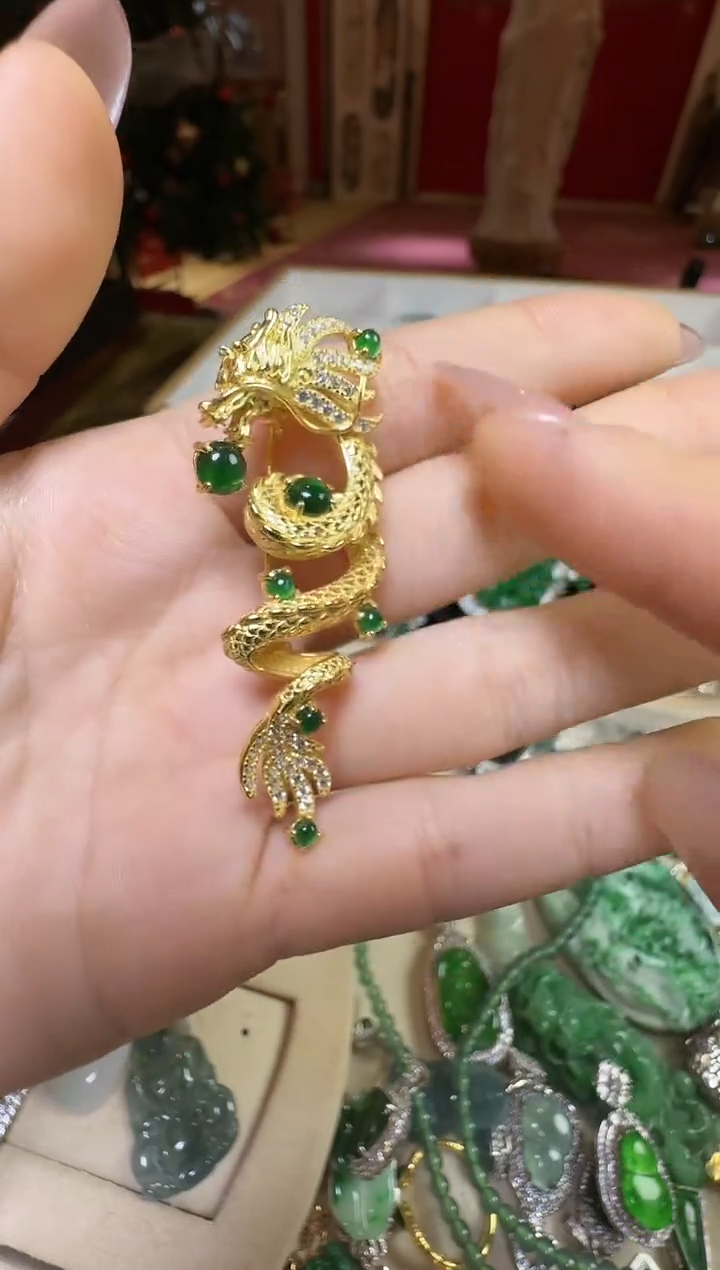 【闪购商品】翡翠吊坠(不含链)未镶嵌翡翠