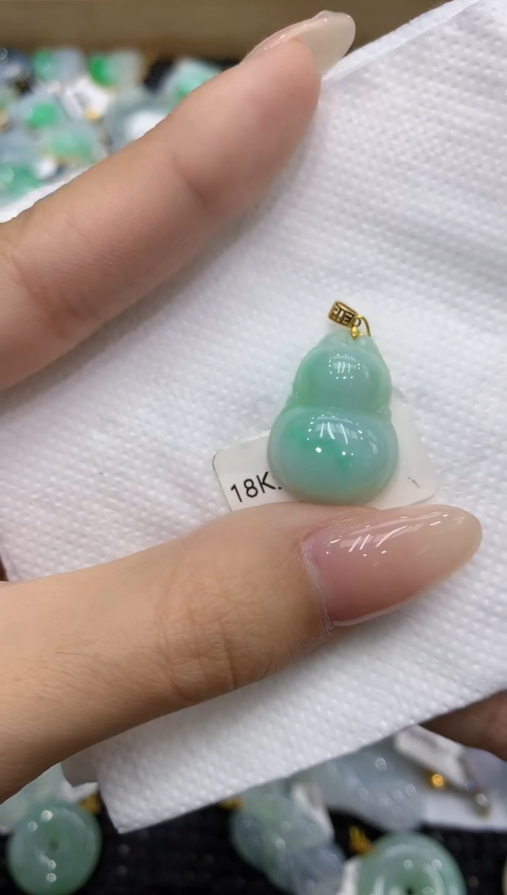 翡翠18K金镶嵌颈饰111111111111