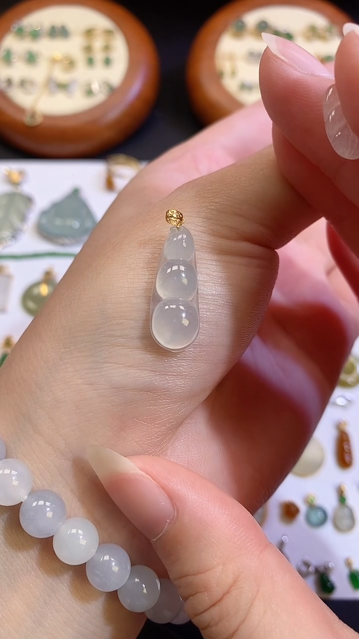 翡翠18K金镶嵌颈饰1111111111