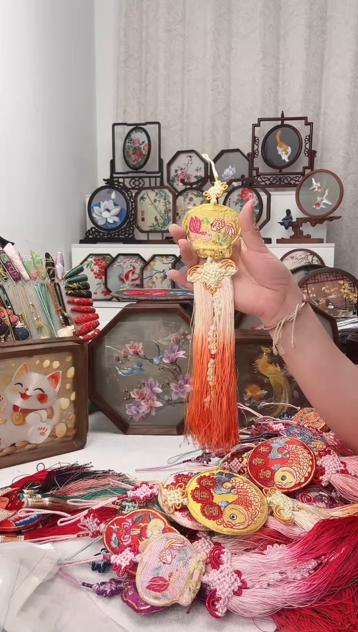 扇子苏绣作品手工车挂