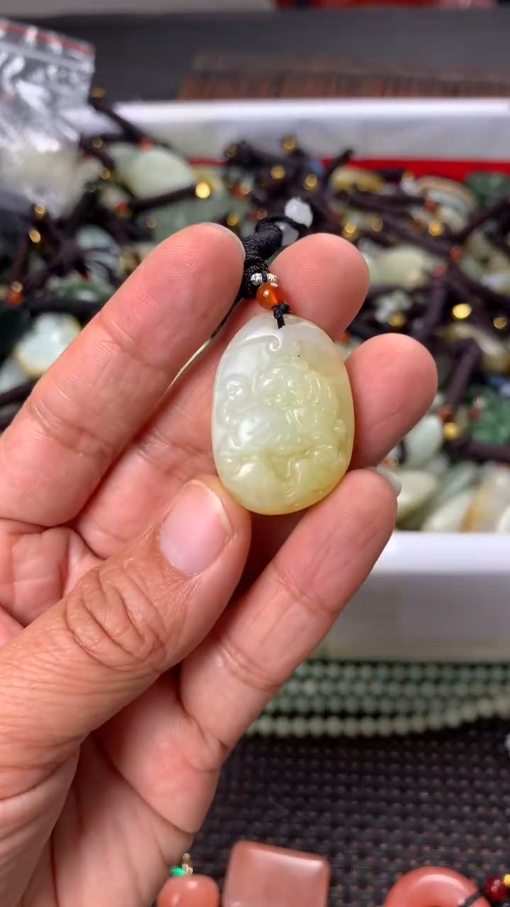 【闪购商品】和田玉颈饰未镶嵌多样性发货没有证书拍一发一有瑕
