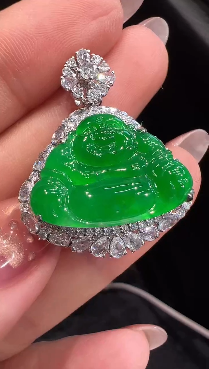 颈饰18K金镶嵌翡翠吊坠