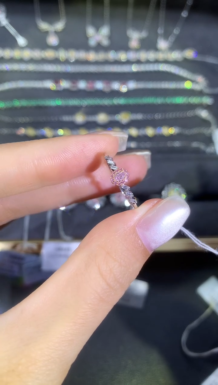 18K金镶嵌戒指/指环钻石粉钻戒指