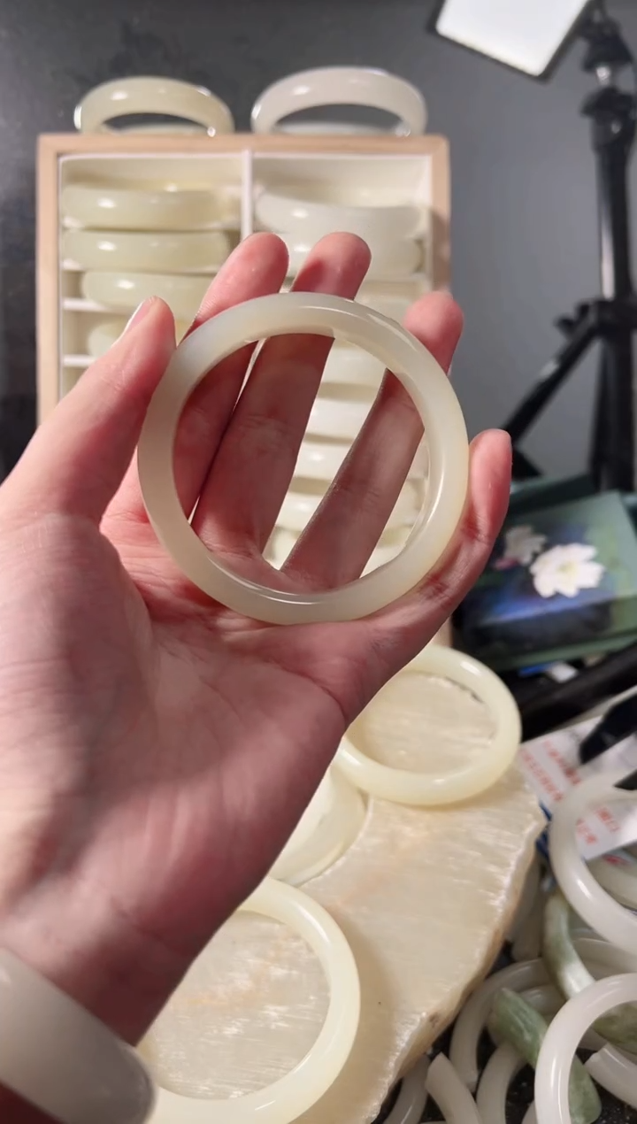 【闪购商品】石英质玉（金丝玉）手镯未镶嵌青提59