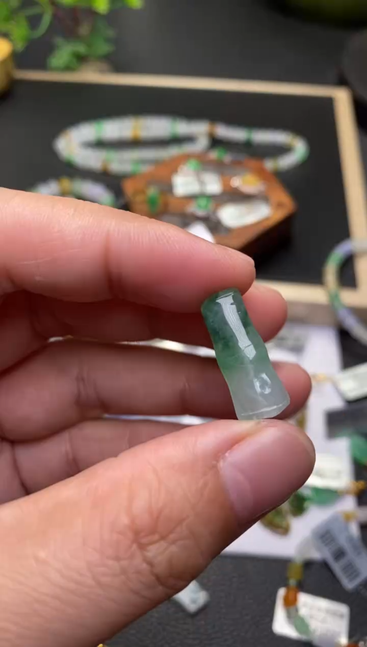 颈饰未镶嵌翡翠净货1162