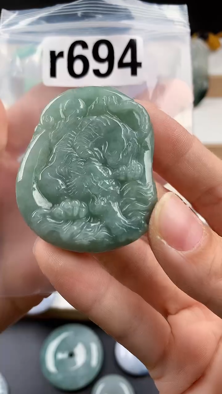 颈饰未镶嵌翡翠天然翡翠吊坠挂件