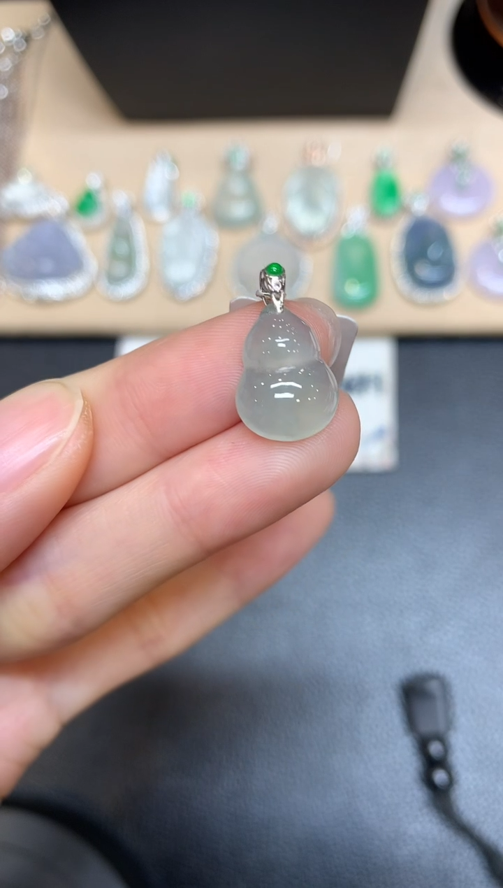 【闪购商品】翡翠颈饰18K金镶嵌葫芦【无服务费多样性发其一