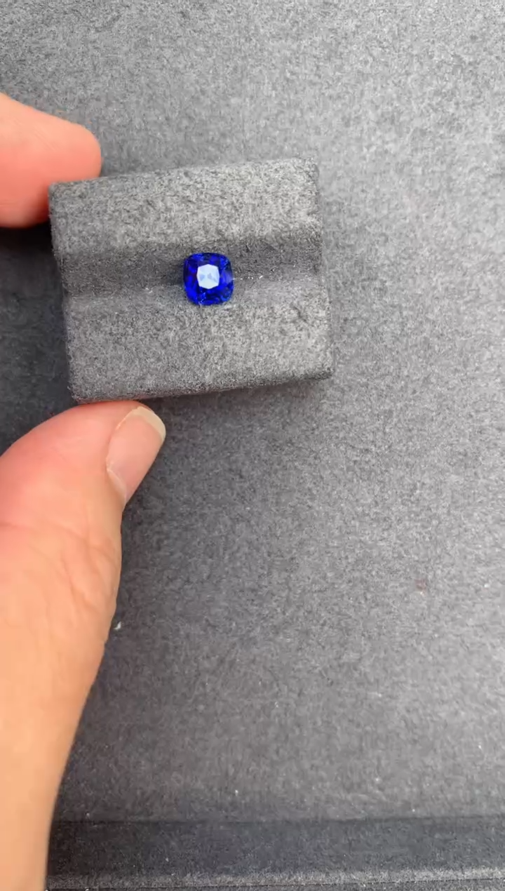 【闪购商品】蓝宝石裸石未镶嵌1.2ct无烧皇家蓝