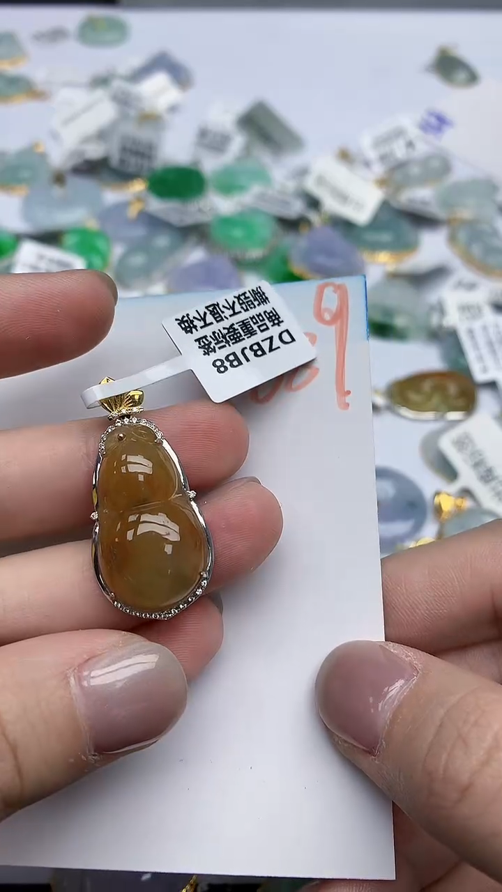 【闪购商品】翡翠挂件18K金镶嵌天然翡翠A货