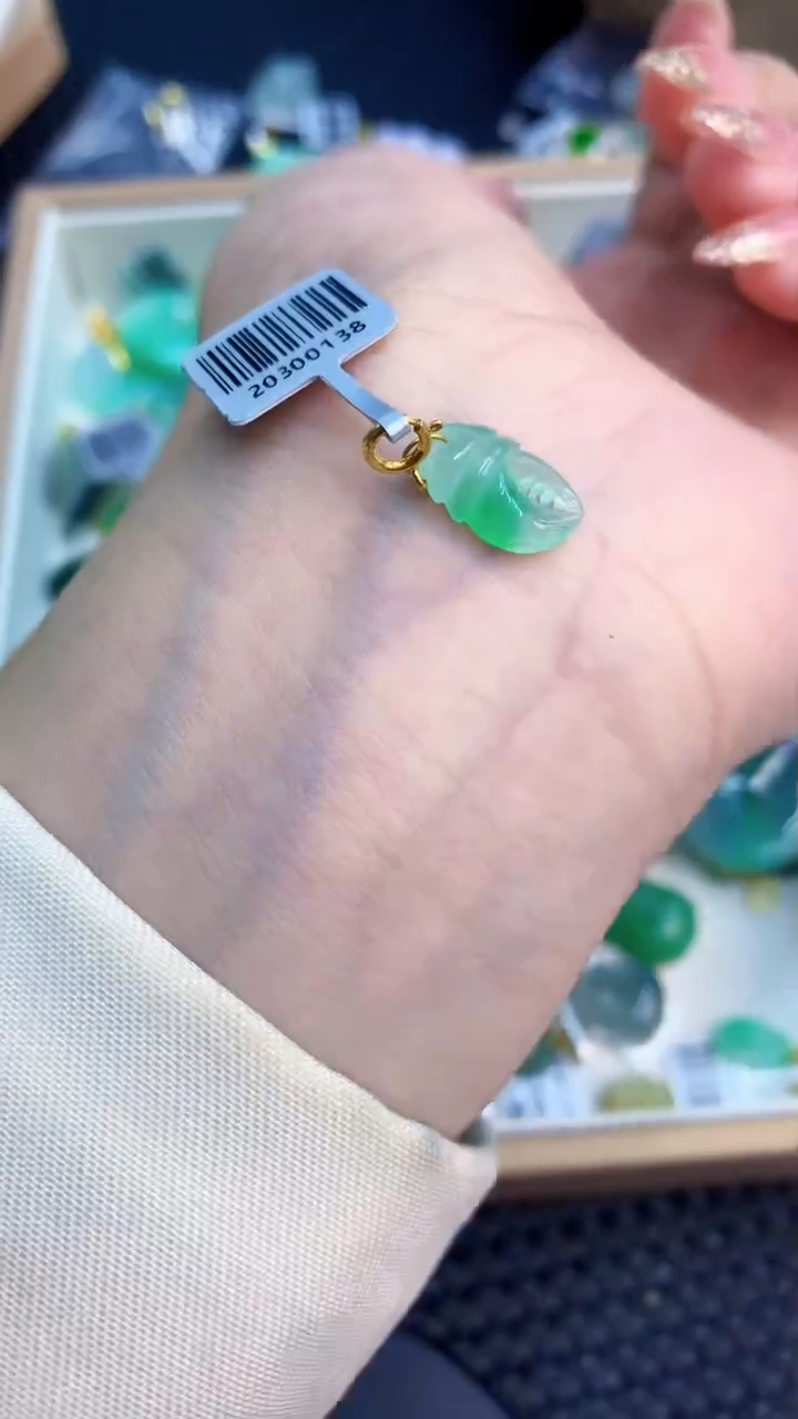 翡翠银S925镶嵌颈饰             8