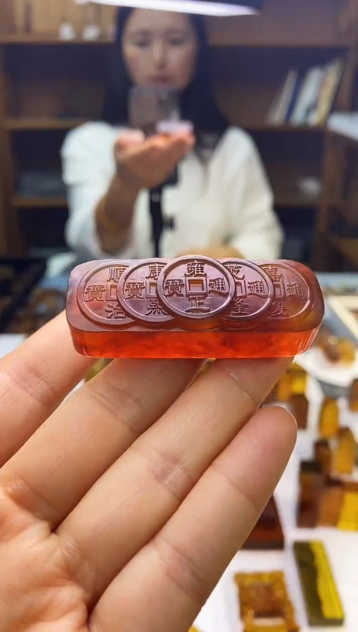 琥珀颈饰未镶嵌SN84-116（五帝钱）