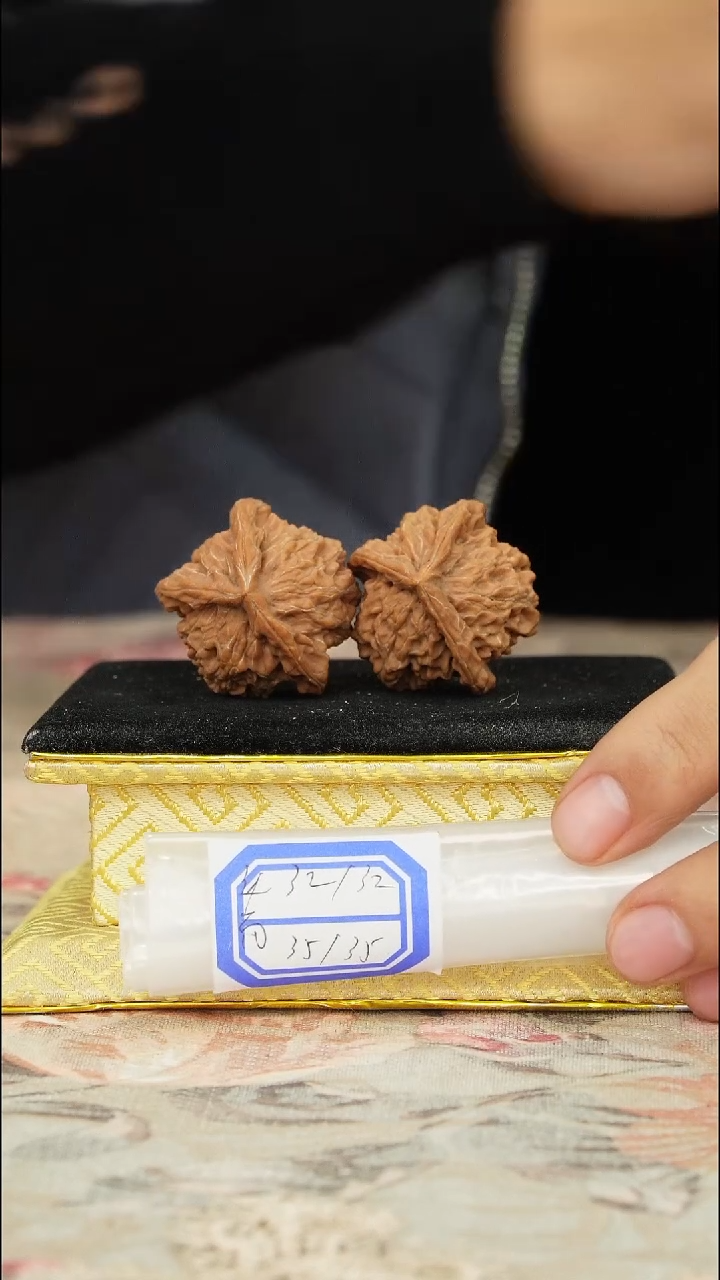 【闪购商品】文玩核桃把件盘山三棱