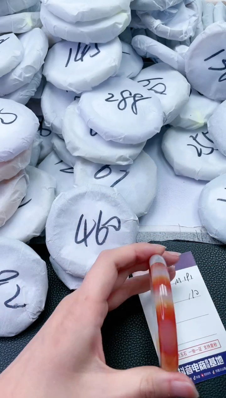 【闪购商品】石英质玉手镯未镶嵌M191