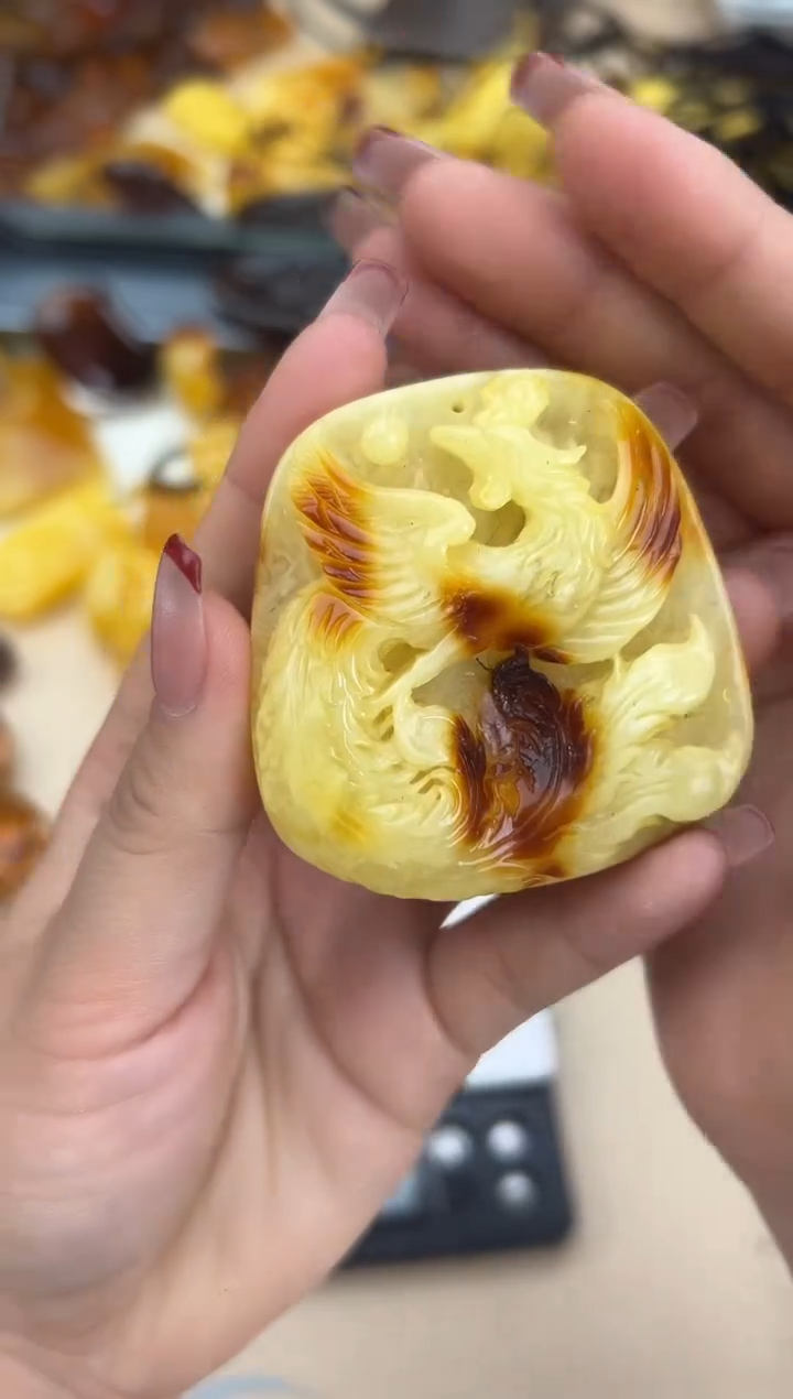 【闪购商品】琥珀裸石未镶嵌蜜蜡吊坠