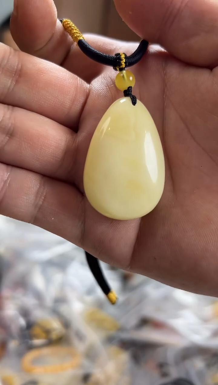 【闪购商品】琥珀裸石未镶嵌蜜蜡吊坠