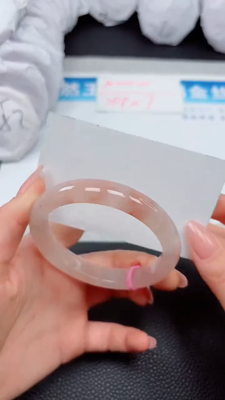 【闪购商品】石英质玉手镯未镶嵌A85