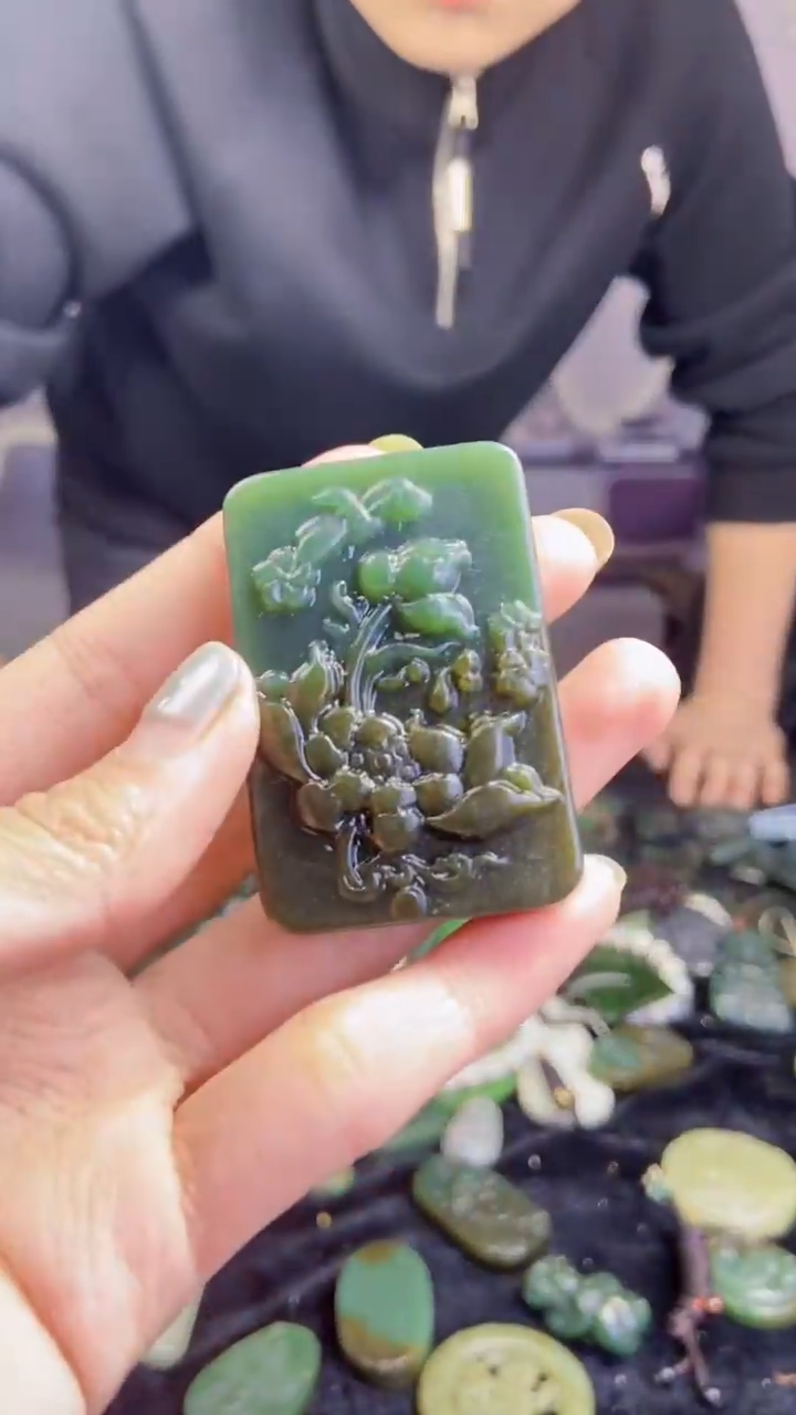 颈饰未镶嵌和田玉1