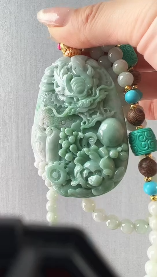 颈饰未镶嵌翡翠龙