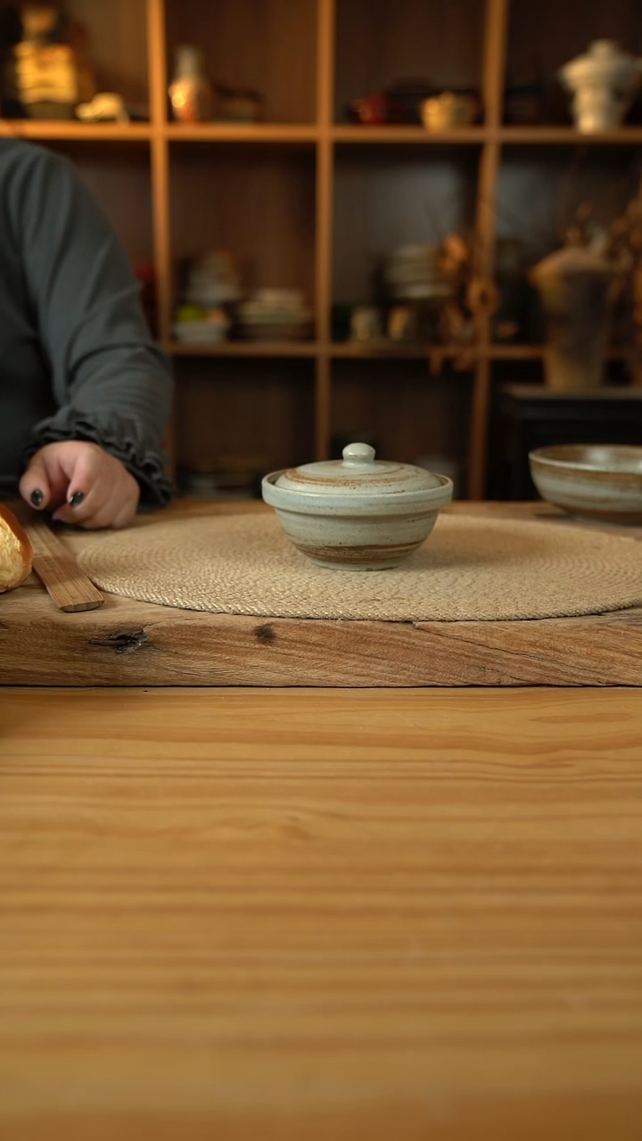 岁月风情系列的带盖子的小炖盅1套