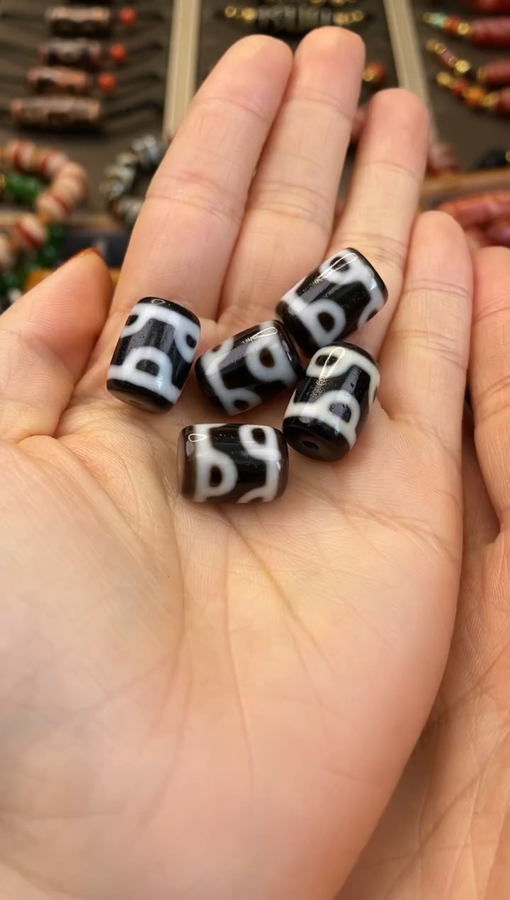 未镶嵌单珠玛瑙/玉髓精品上肯黑白六瓣莲花单珠多样性发货选其一