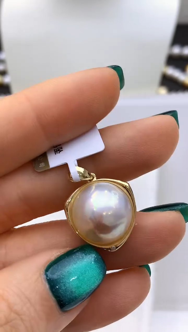 【闪购商品】拼合珍珠（马贝珠）吊坠18K金镶嵌127