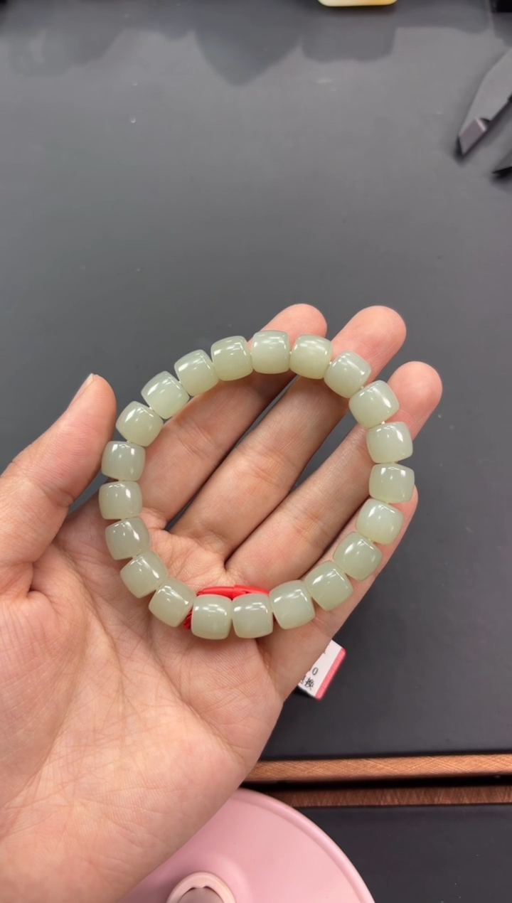 【闪购商品】和田玉手串未镶嵌且末微色差近矿卡10直切